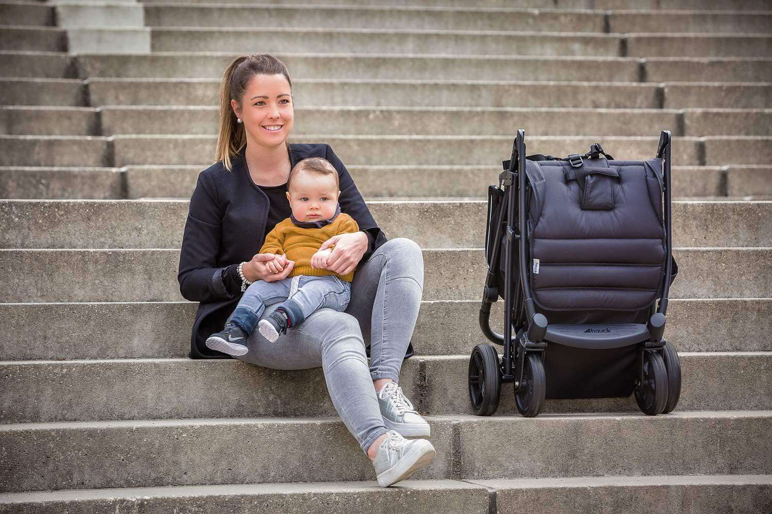 buggy tot 25 kg met ligstand vanaf geboorte, klein inklapbaar met één hand, in hoogte verstelbare duwstang, grote mand, grijs (caviar)/zilver